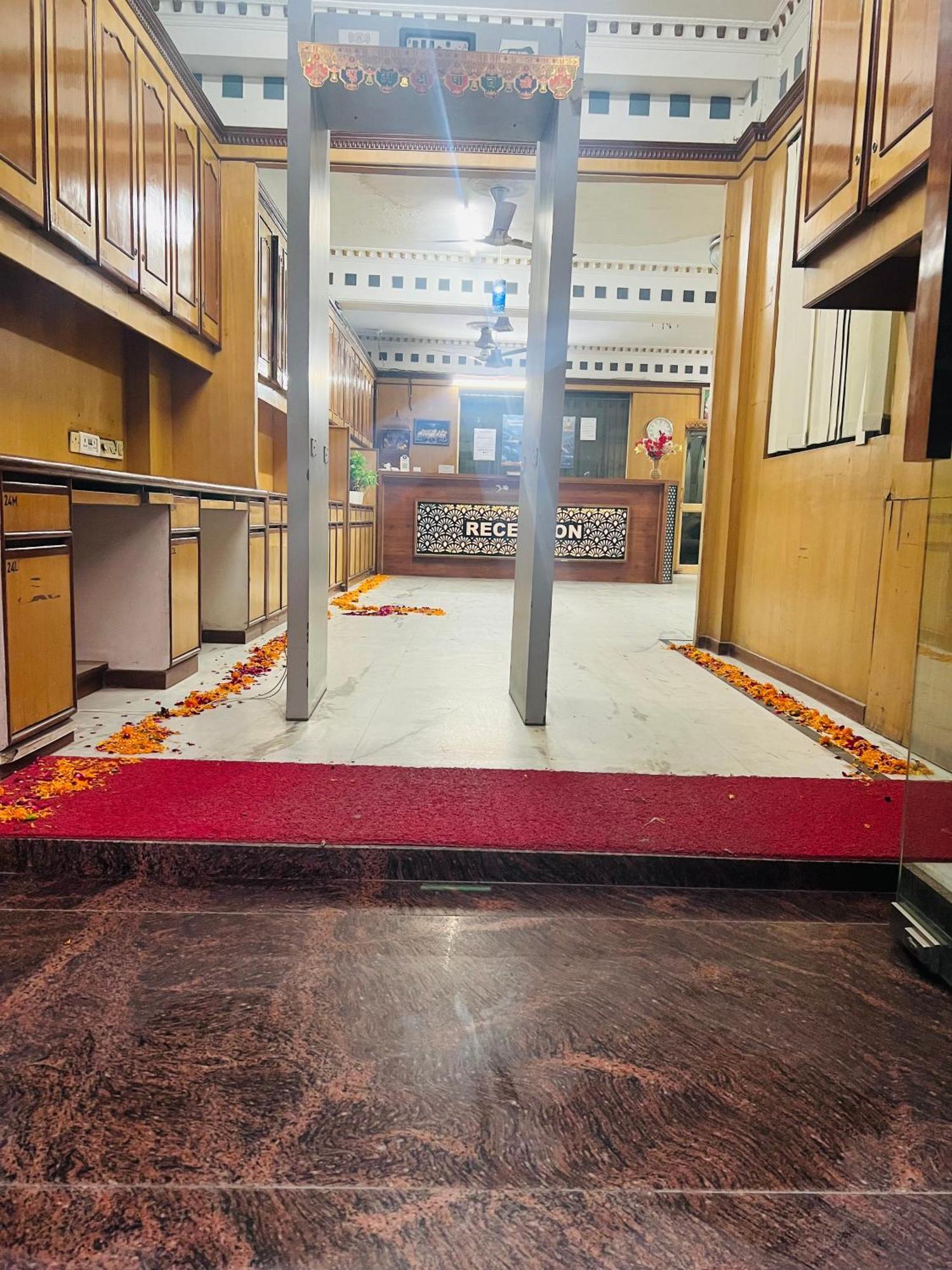 Hotel New Delhi Bagian luar foto