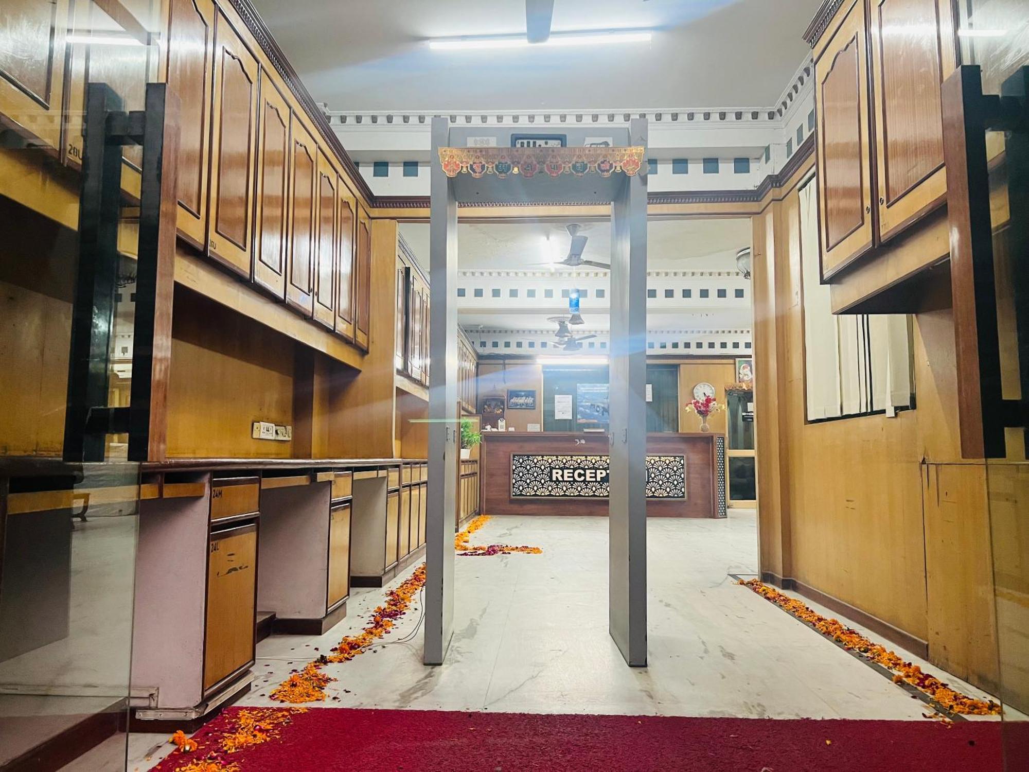 Hotel New Delhi Bagian luar foto