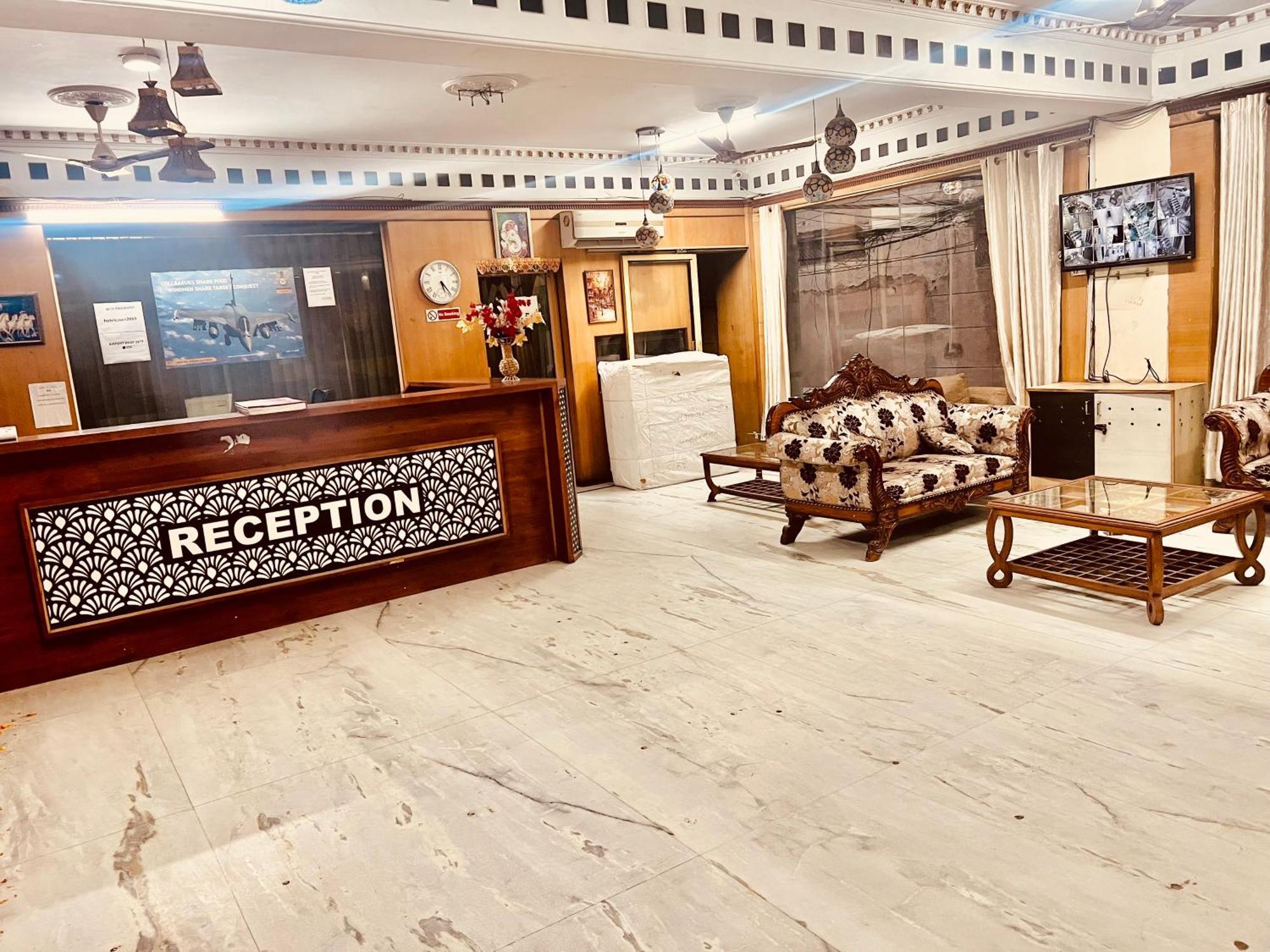 Hotel New Delhi Bagian luar foto