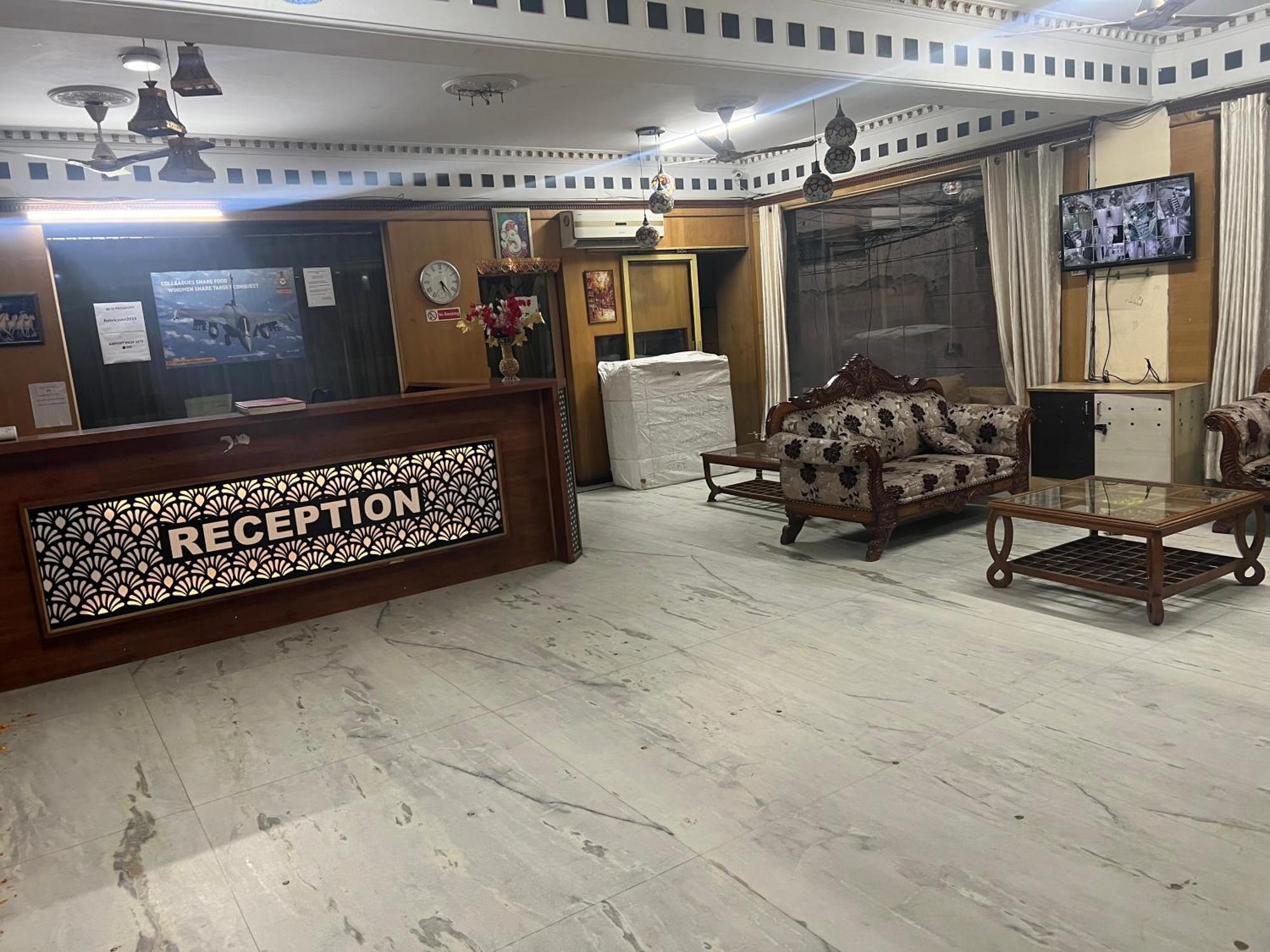 Hotel New Delhi Bagian luar foto
