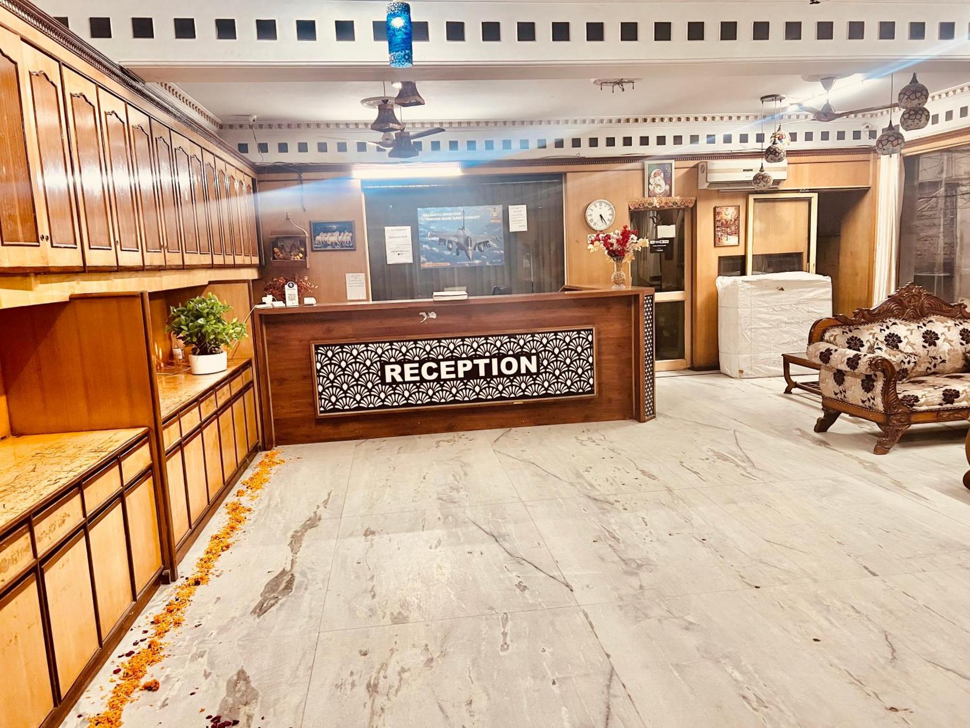 Hotel New Delhi Bagian luar foto