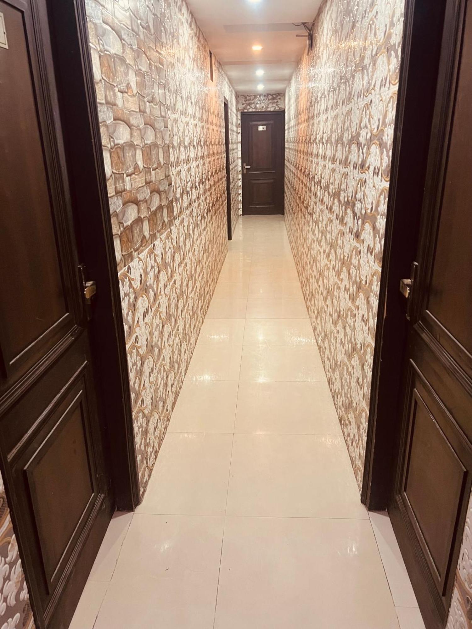 Hotel New Delhi Bagian luar foto