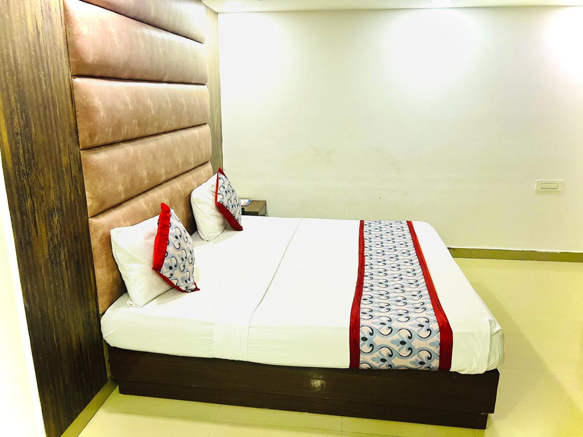 Hotel New Delhi Bagian luar foto