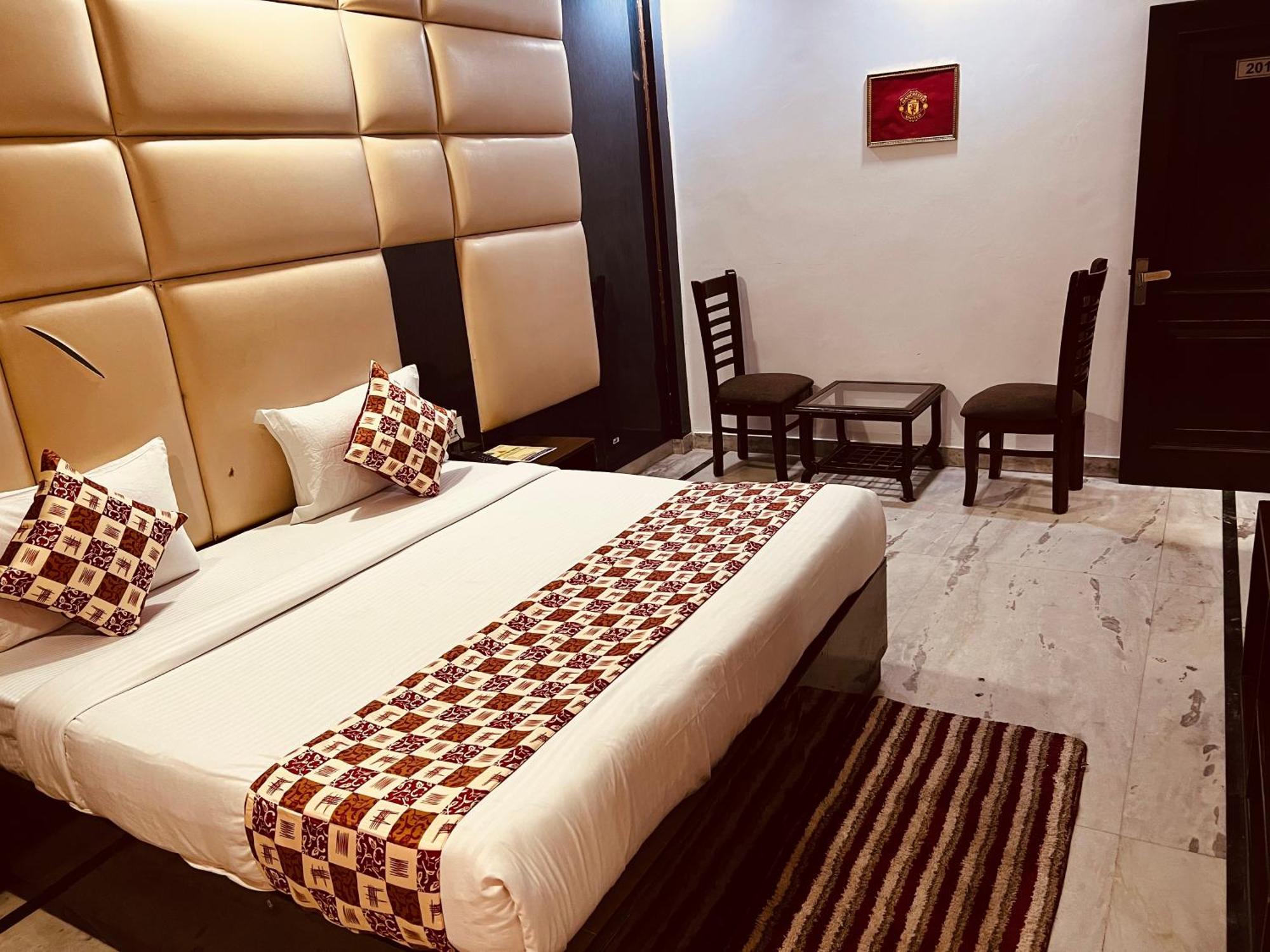 Hotel New Delhi Bagian luar foto