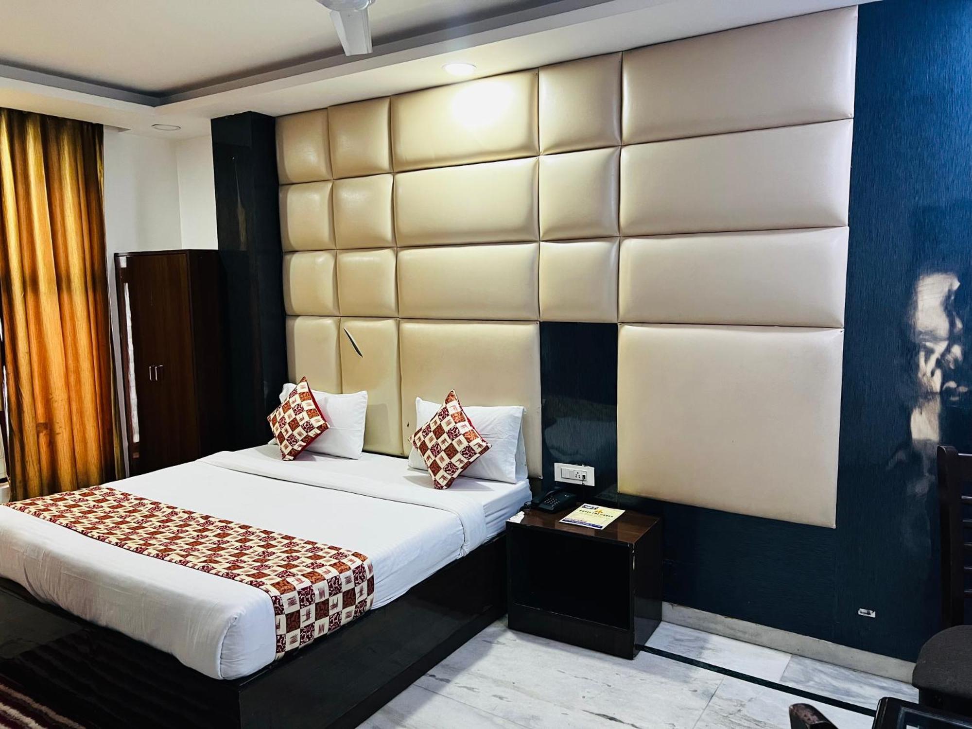 Hotel New Delhi Bagian luar foto