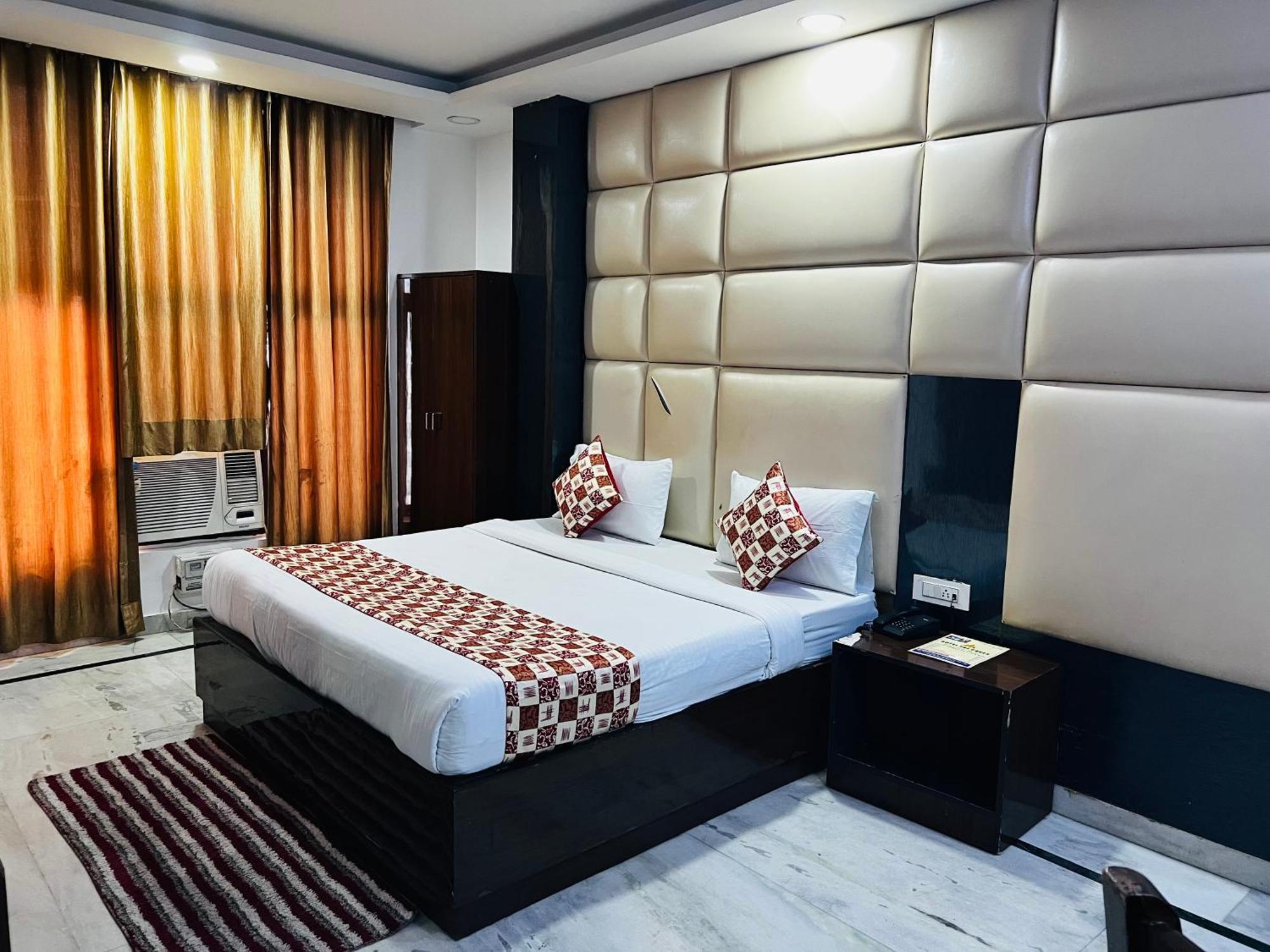 Hotel New Delhi Bagian luar foto