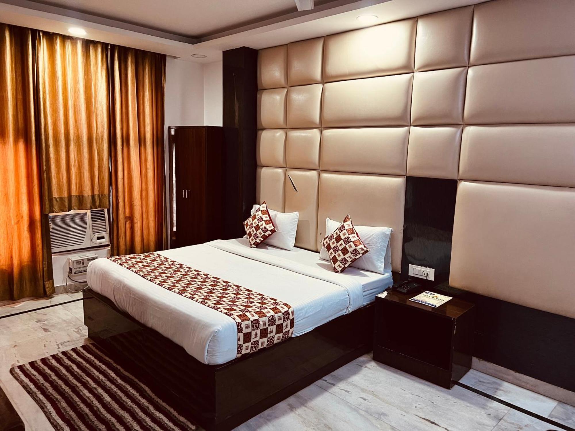 Hotel New Delhi Bagian luar foto