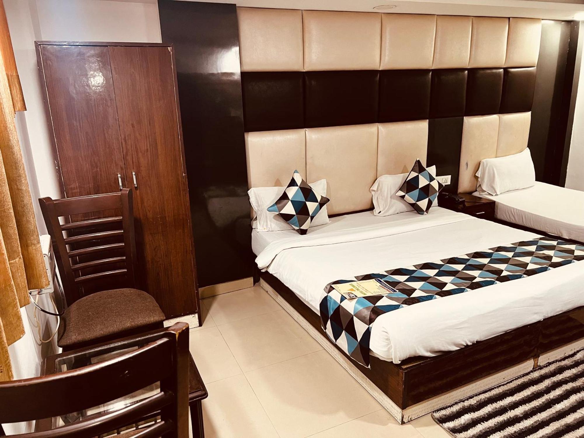 Hotel New Delhi Bagian luar foto